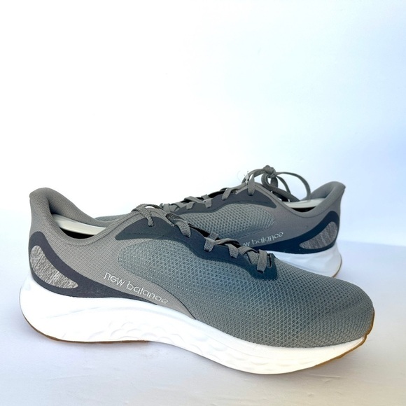 NEW BALANCE Fresh Foam Arishi v4 MARISEG4 Lightweight Gray Running Shoe Size 9 - Picture 2 of 8